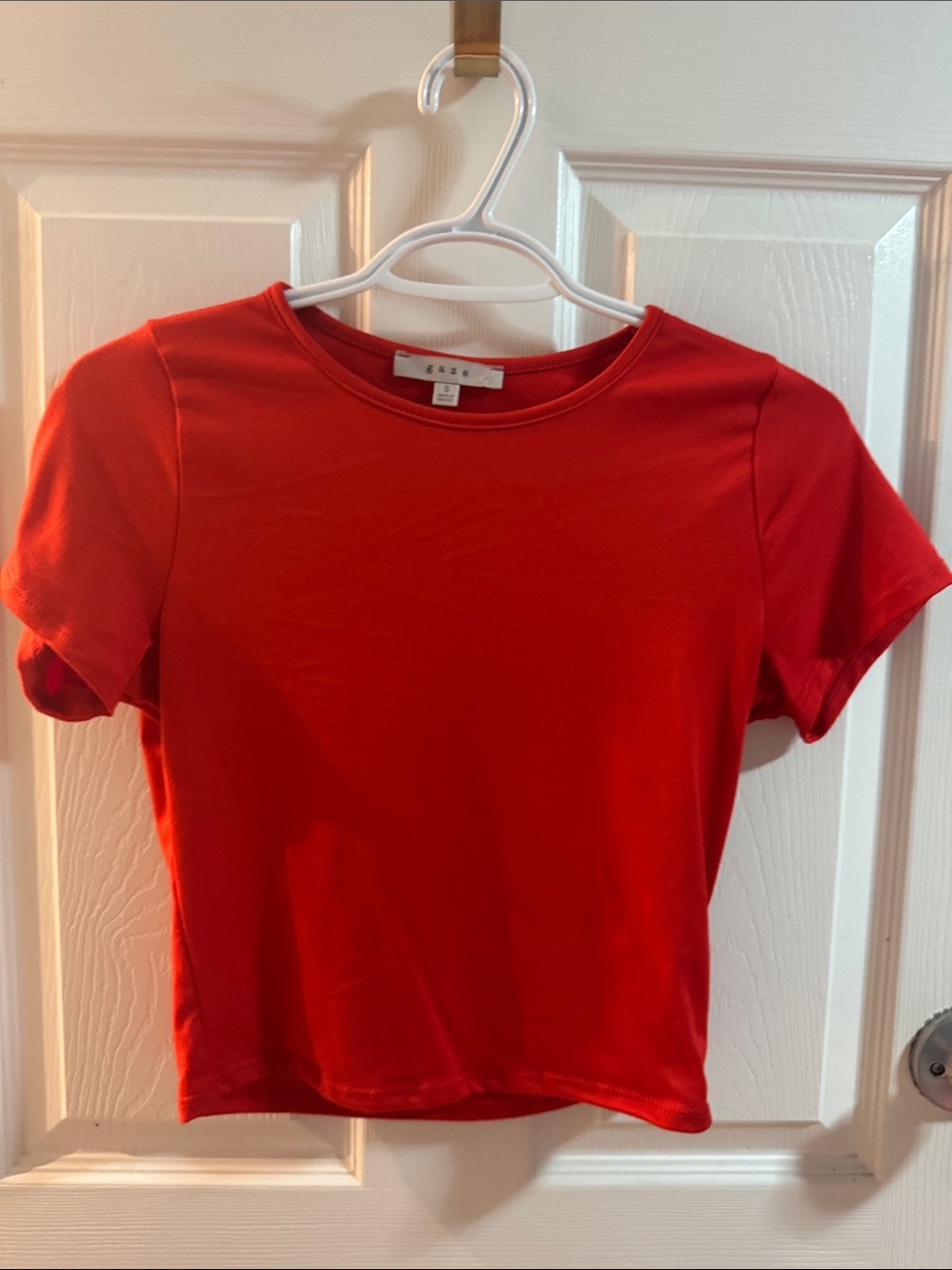 gaze Red Scoop Neck Tee